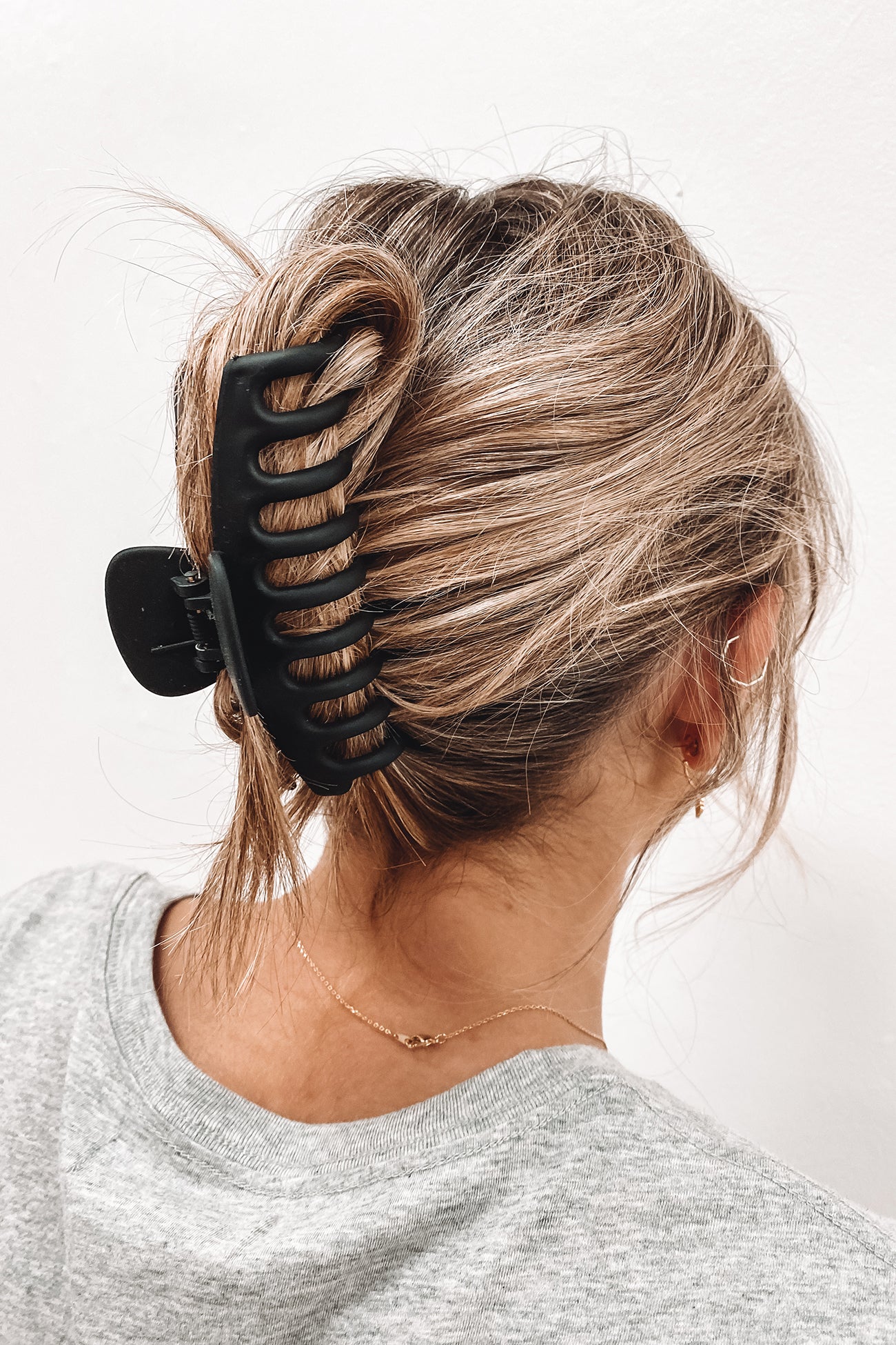 Regina Claw Clip Black