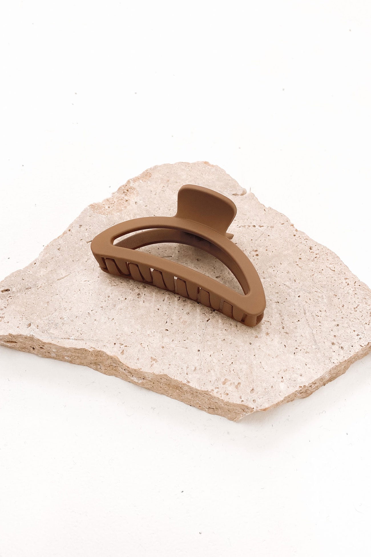 Noah Claw Clip Latte