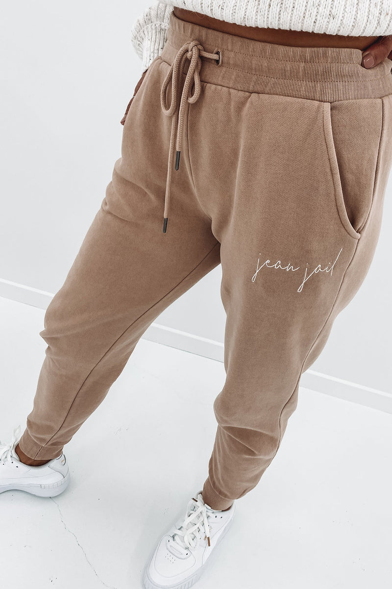 Signature Trackpant Brown