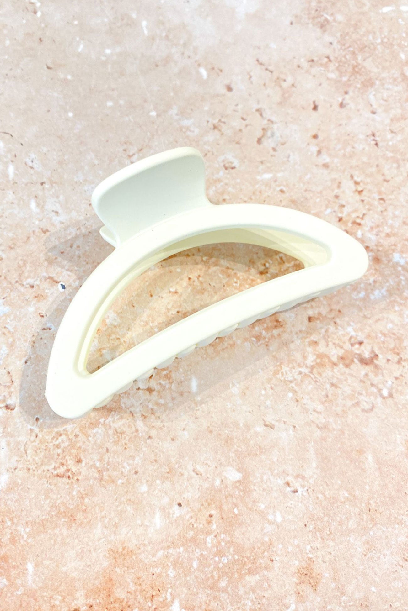 Laena Claw Clip Cream